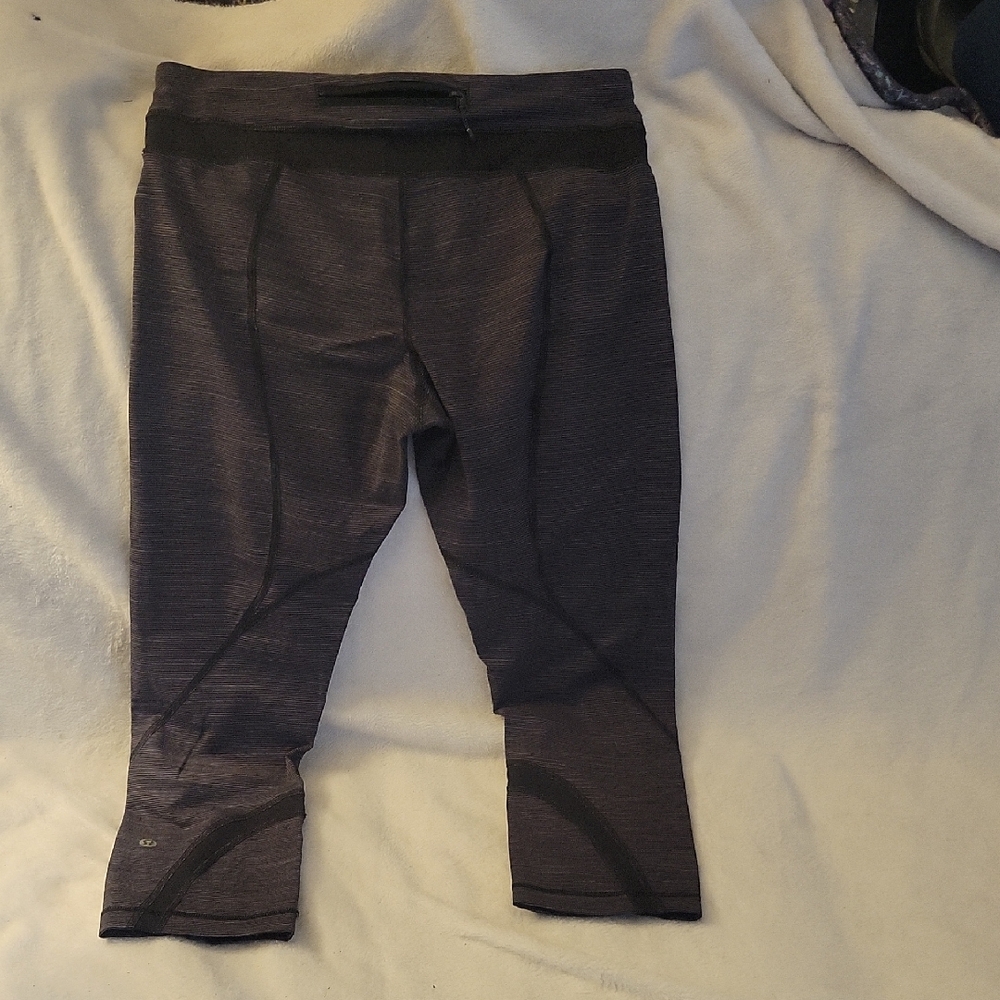 Lululemon Black Leggings. Cant Find Size.